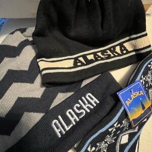 Bundle Alaska Winter Hast Bundle of 3 hats 1 headband
